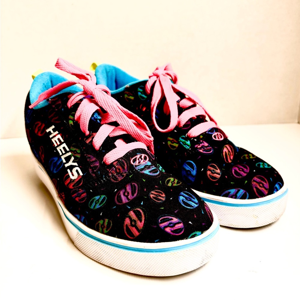 HEELYS Pro 20 Prints Skate Sneaker Blk/MIt 4
Medium US Women’s Size 8 Unisex